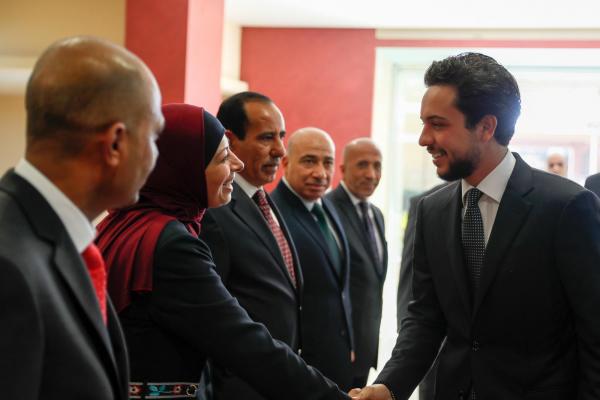ولي العهد يؤكد أهمية تطوير استراتيجية شاملة لرعاية الشباب