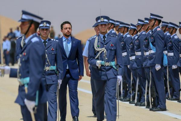 مندوباً عن الملك، ولي العهد يرعى حفل تخريج دورة مرشحي الطيران/47