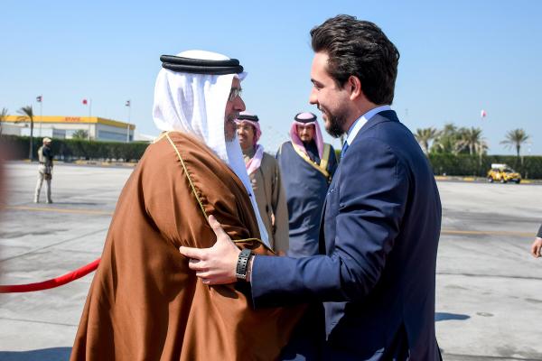 ولي العهد يبحث مع ولي عهد البحرين العلاقات الثنائية والتعاون المشترك