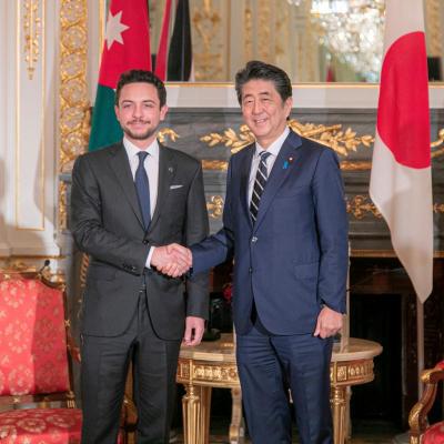 ولي العهد يلتقي رئيس الوزراء الياباني في طوكيو