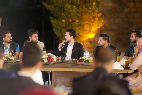 ولي العهد يلتقي في الكرك مجموعة من الشباب والشابات الناشطين في العمل التطوعي ويشاركهم الإفطار