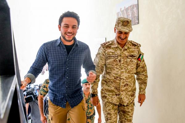 ولي العهد يزور قيادة المنطقة العسكرية الجنوبية