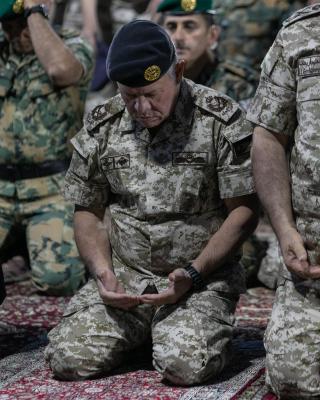 الملك يحضر مأدبة إفطار القوات المسلحة