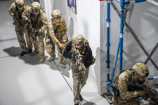 Crown Prince visits Bahrain Royal Guard Command, participates in counterterrorism drill