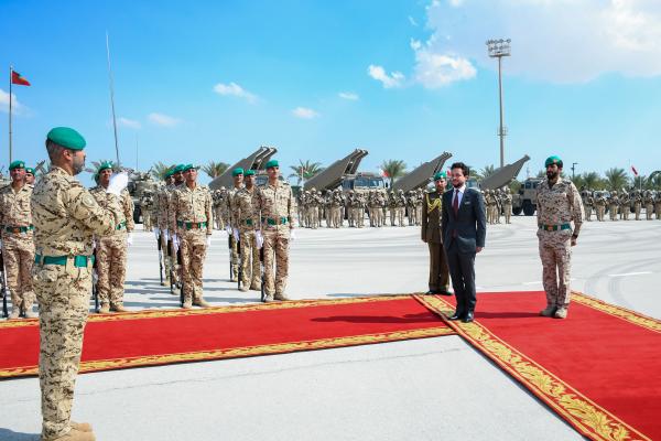 Crown Prince visits Bahrain Royal Guard Command, participates in counterterrorism drill