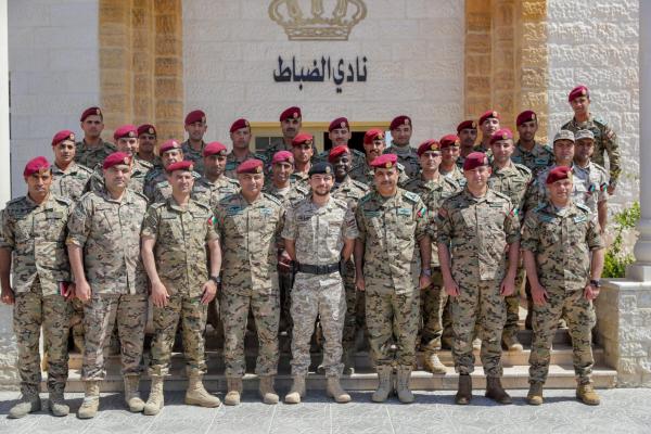 ولي العهد يزور الوحدة الخاصة/101