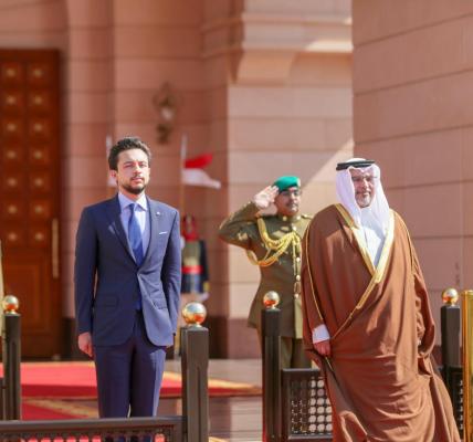 ولي العهد يبحث مع ولي عهد البحرين العلاقات الثنائية والتعاون المشترك