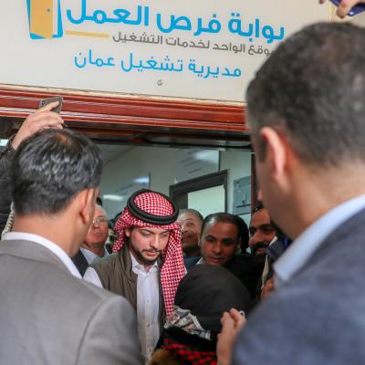 ولي العهد يقوم بزيارة مفاجئة لمديرية تشغيل عمان الأولى