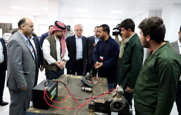 ولي العهد يطلع على قصص نجاح طلبة من خريجي معهد التدريب المهني بناعور