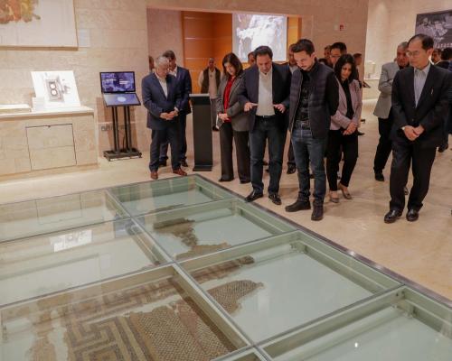 مندوبا عن الملك، ولي العهد يفتتح متحف البترا