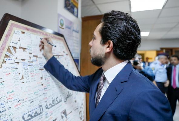 ولي العهد يزور إدارة مكافحة المخدرات