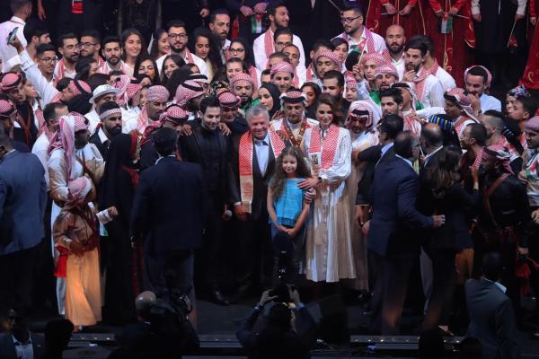 شباب وشابات الوطن يحتفون بالملك بمناسبة العيد العشرين للجلوس الملكي
