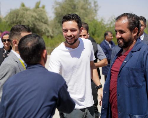 ولي العهد يشارك متطوعين في صيانة مدرسة المفرق الثانوية الصناعية للبنين، ضمن حملة "لتزهو مدارسنا" – أردن النخوة