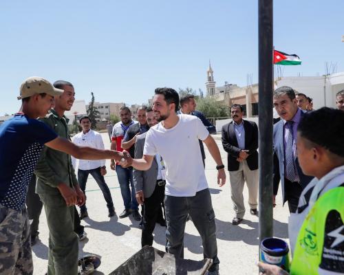 ولي العهد يشارك متطوعين في صيانة مدرسة المفرق الثانوية الصناعية للبنين، ضمن حملة "لتزهو مدارسنا" – أردن النخوة