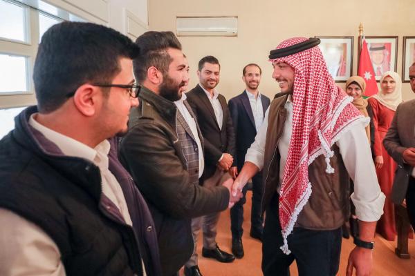 ولي العهد يحاور عددا من الشباب والشابات القياديين في محافظة إربد
