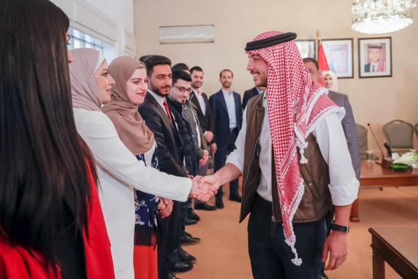 ولي العهد يحاور عددا من الشباب والشابات القياديين في محافظة إربد