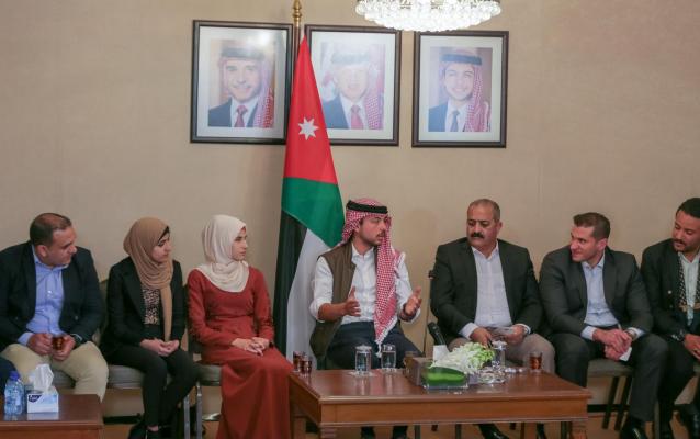 ولي العهد يحاور عددا من الشباب والشابات القياديين في محافظة إربد