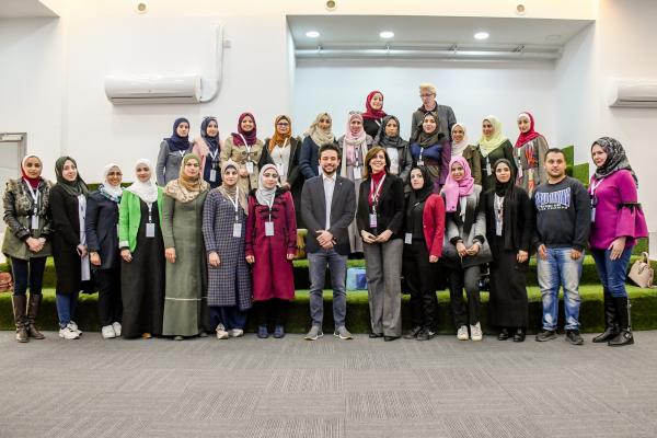 ولي العهد يطلع على نشاطات "مركز التميز للريادة والابتكار" التابع لجامعة الحسين التقنية