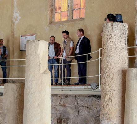 ولي العهد يطلع في زيارة مفاجئة على برامج معهد مادبا لفن الفسيفساء والترميم
