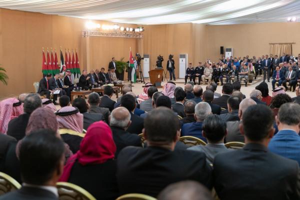 الملك يرافقه ولي العهد يزور محافظة المفرق ويلتقي وجهاء وممثلي أبناء وبنات المحافظة