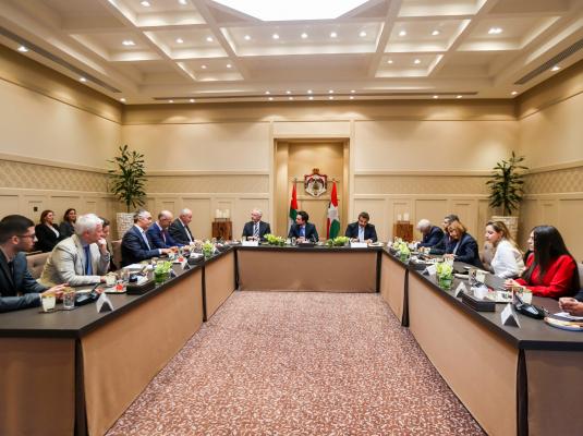 ولي العهد يشهد توقيع اتفاقية بين مؤسسة ولي العهد وإيرباص لتدريب طلبة جامعات أردنيين
