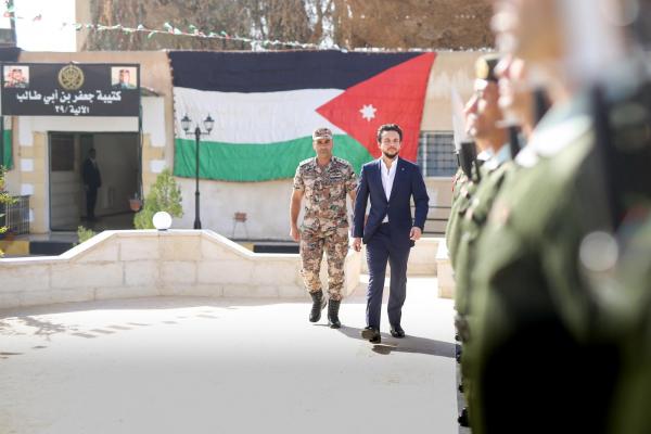 سمو ولي العهد يتابع تمرينا عسكريا في كتيبة جعفر بن أبي طالب الآلية/39