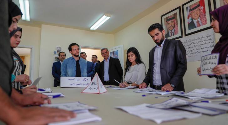 ولي العهد يزور مركز شباب البادية الشمالية