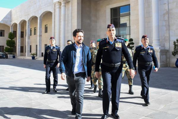 ولي العهد يزور مديرية الأمن العام ويعبر عن تقديره لجهود منتسبي الجهاز في خدمة المواطنين والحفاظ على أمن الوطن واستقراره