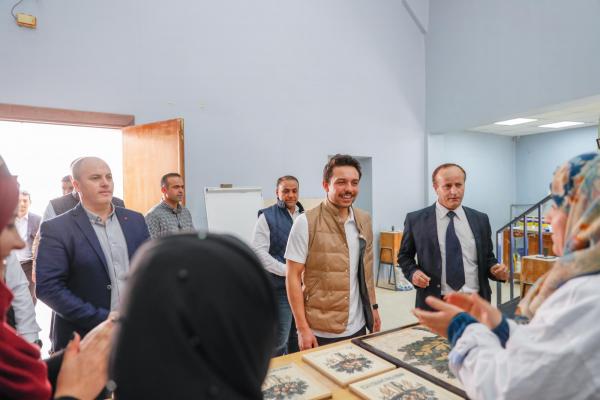 ولي العهد يطلع في زيارة مفاجئة على برامج معهد مادبا لفن الفسيفساء والترميم