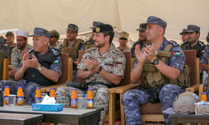 ولي العهد يرعى حفل تخريج دورة الكوماندوز 15 في قيادة القوة البحرية والزوارق الملكية