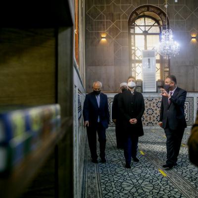 ولي العهد يطلع على مشروع إعادة تأهيل المسجد الحسيني