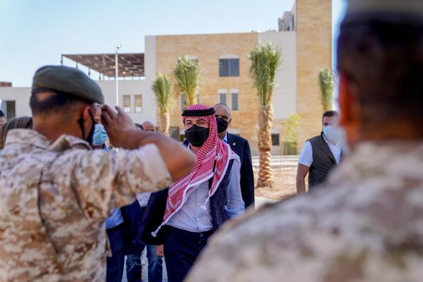ولي العهد يفتتح مشروع تطوير ساحة الثورة العربية الكبرى بالعقبة
