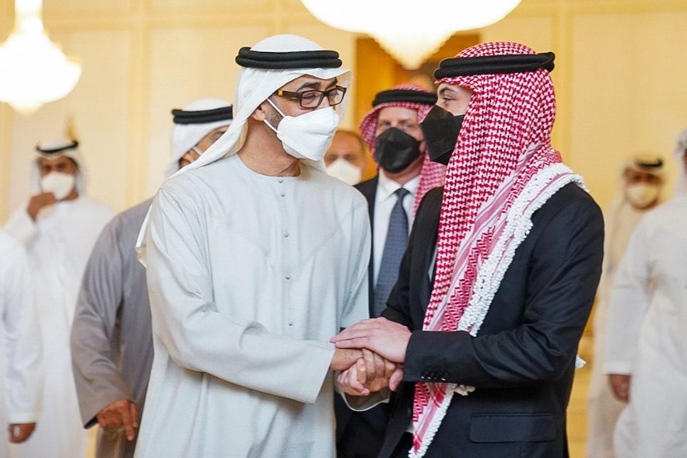 ولي العهد يقدم العزاء لرئيس دولة الإمارات بوفاة الشيخ خليفة بن زايد