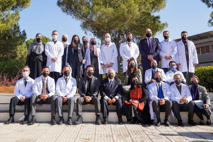الأمير الحسن يصطحب الأمير الحسين في جولة بالجمعية العلمية الملكية