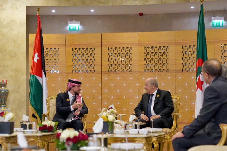 ولي العهد يلتقي في الجزائر عددا من القادة العرب