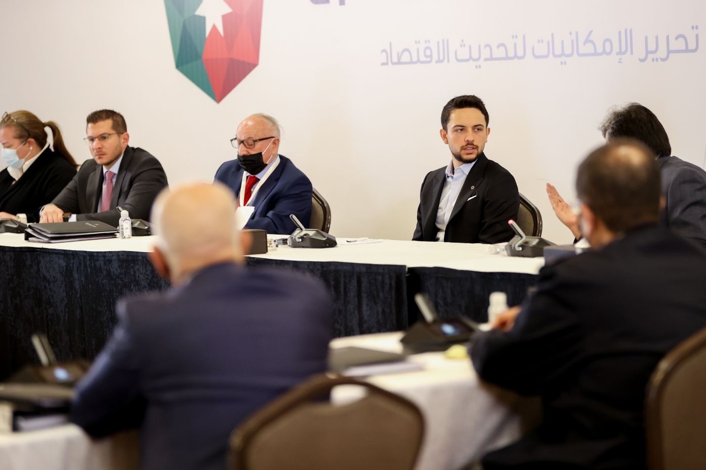 ولي العهد يحضر جانباً من جلسات ورشة العمل الاقتصادية