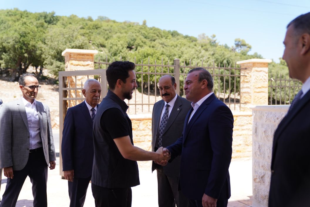 ولي العهد يفتتح نادي المتقاعدين العسكريين في عجلون