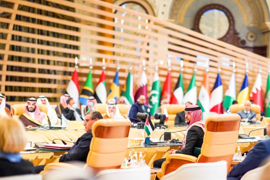مندوبا عن الملك ولي العهد يشارك في قمة مبادرة الشرق الأوسط الأخضر بالسعودية