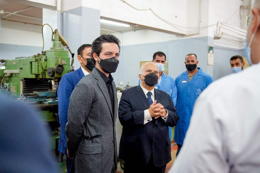 الأمير الحسن يصطحب الأمير الحسين في جولة بالجمعية العلمية الملكية