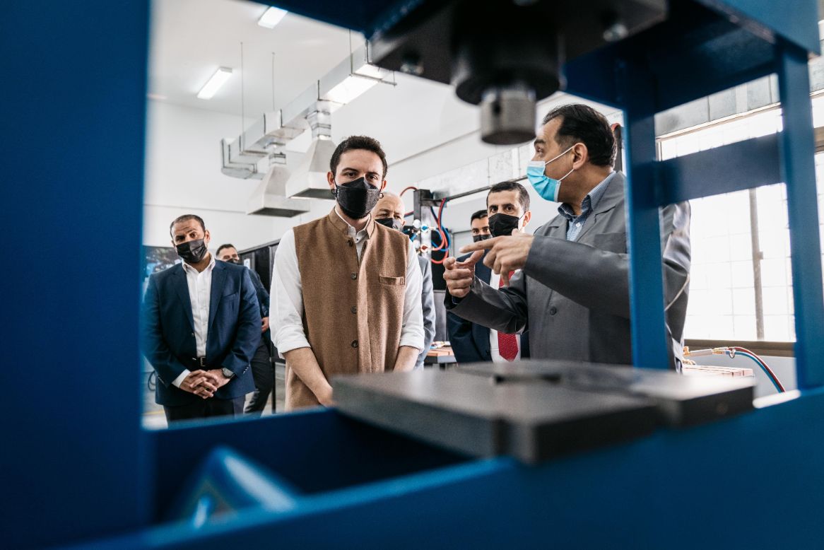 ولي العهد يفتتح مبنى المشاغل الهندسية في كلية معان الجامعية