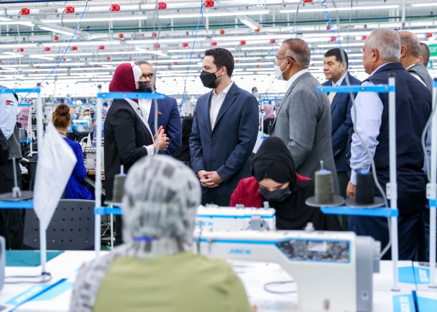 ولي العهد يفتتح المرحلة الأولى لمشروع مصنع "جيا للألبسة الجاهزة" بالعقبة