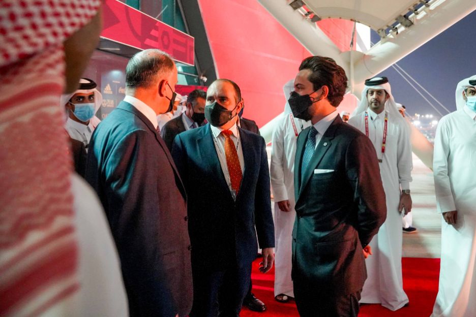 مندوباً عن الملك، ولي العهد يحضر حفل افتتاح بطولة كأس العرب بالدوحة