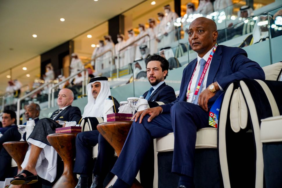 مندوباً عن الملك، ولي العهد يحضر حفل افتتاح بطولة كأس العرب بالدوحة