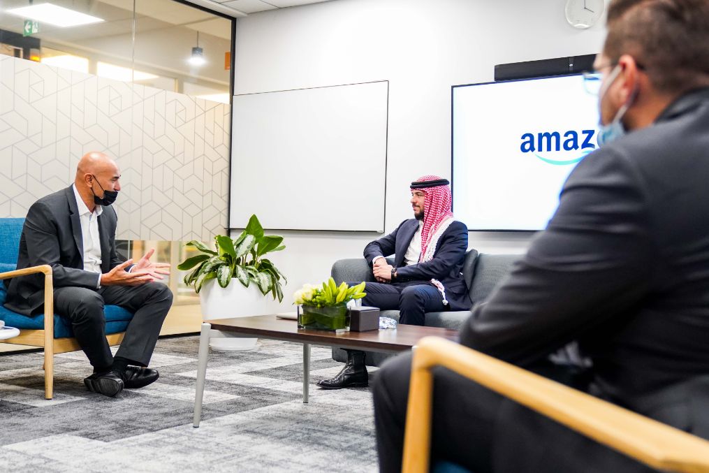 ولي العهد يفتتح المكتب الرئيسي الجديد لـشركة أمازون العالمية في عمان