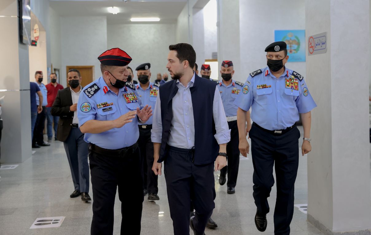 ولي العهد يطلع على الأنظمة المستحدثة في خدمات "إدارة الترخيص"