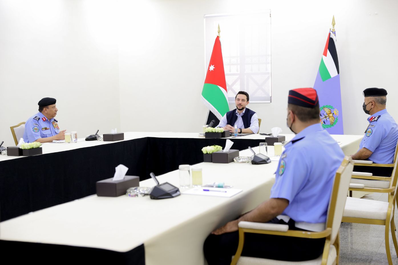 ولي العهد يطلع على الأنظمة المستحدثة في خدمات "إدارة الترخيص"