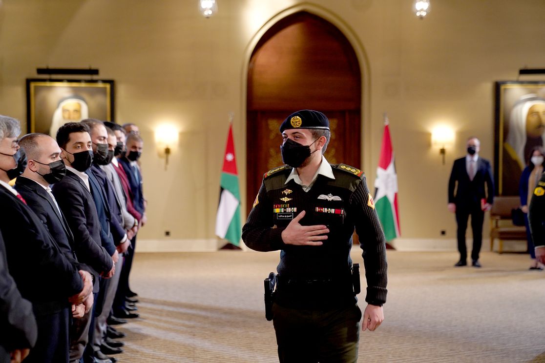 ولي العهد يلتقي خريجي الفوج الأول من أكاديمية "جاكوار لاند روفر" للتلمذة المهنية