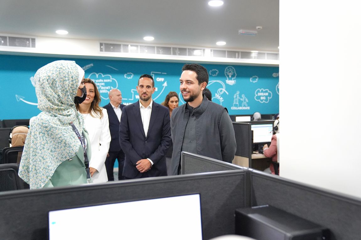 ولي العهد يفتتح بالعقبة فرعاً جديداً لشركة دولية تعمل في مجال إدارة مراكز الاتصال المتكاملة