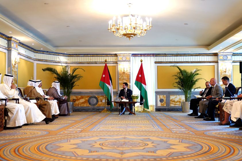 ولي العهد يلتقي مستثمرين كويتيين