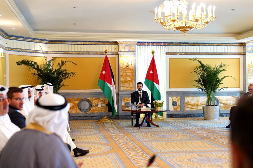ولي العهد يلتقي مستثمرين كويتيين